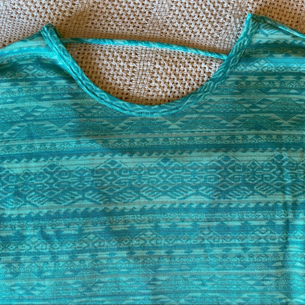 Francesca’s Open Back Top - Picture 3 of 7